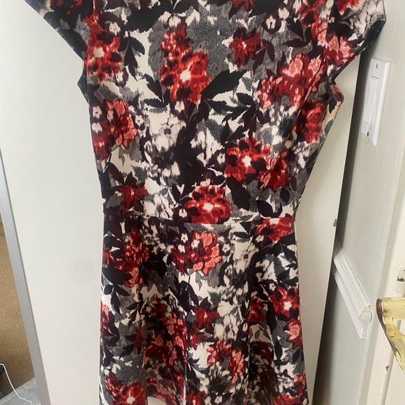 Floral aLove..Ady short dress and cap sleeve - Picture 4 of 5